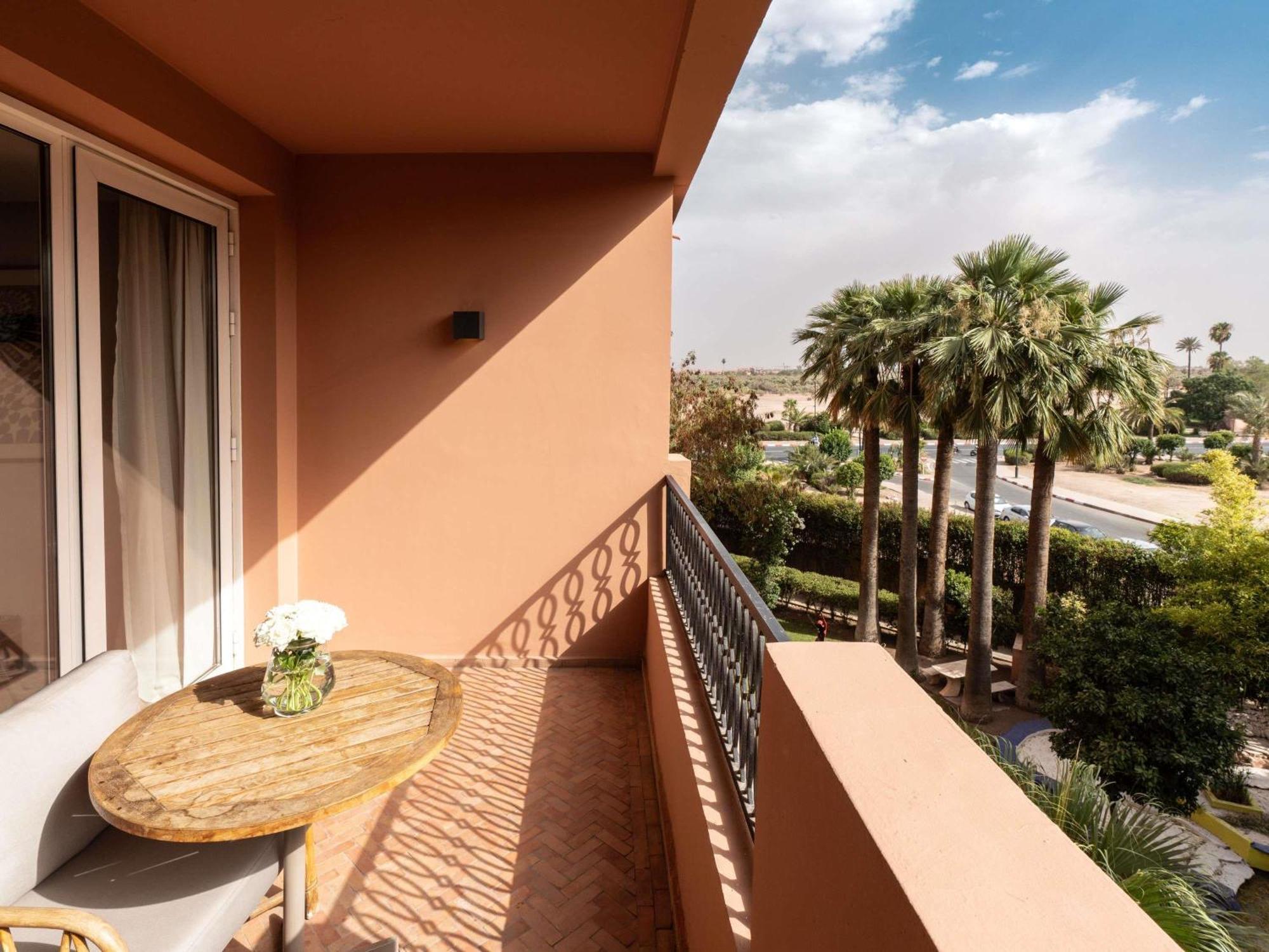 Contemporary Classic Room with Balcony