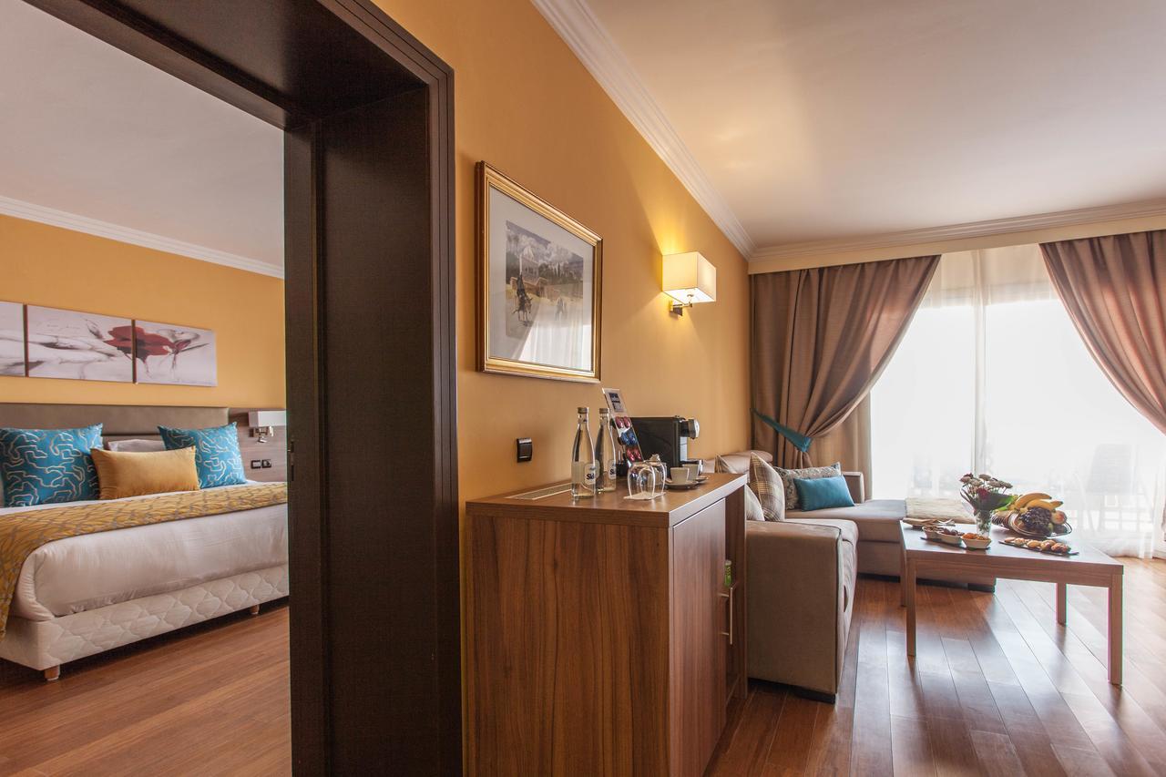 Prestige Suite Jaccuzi Two Double Rooms With Pool View
